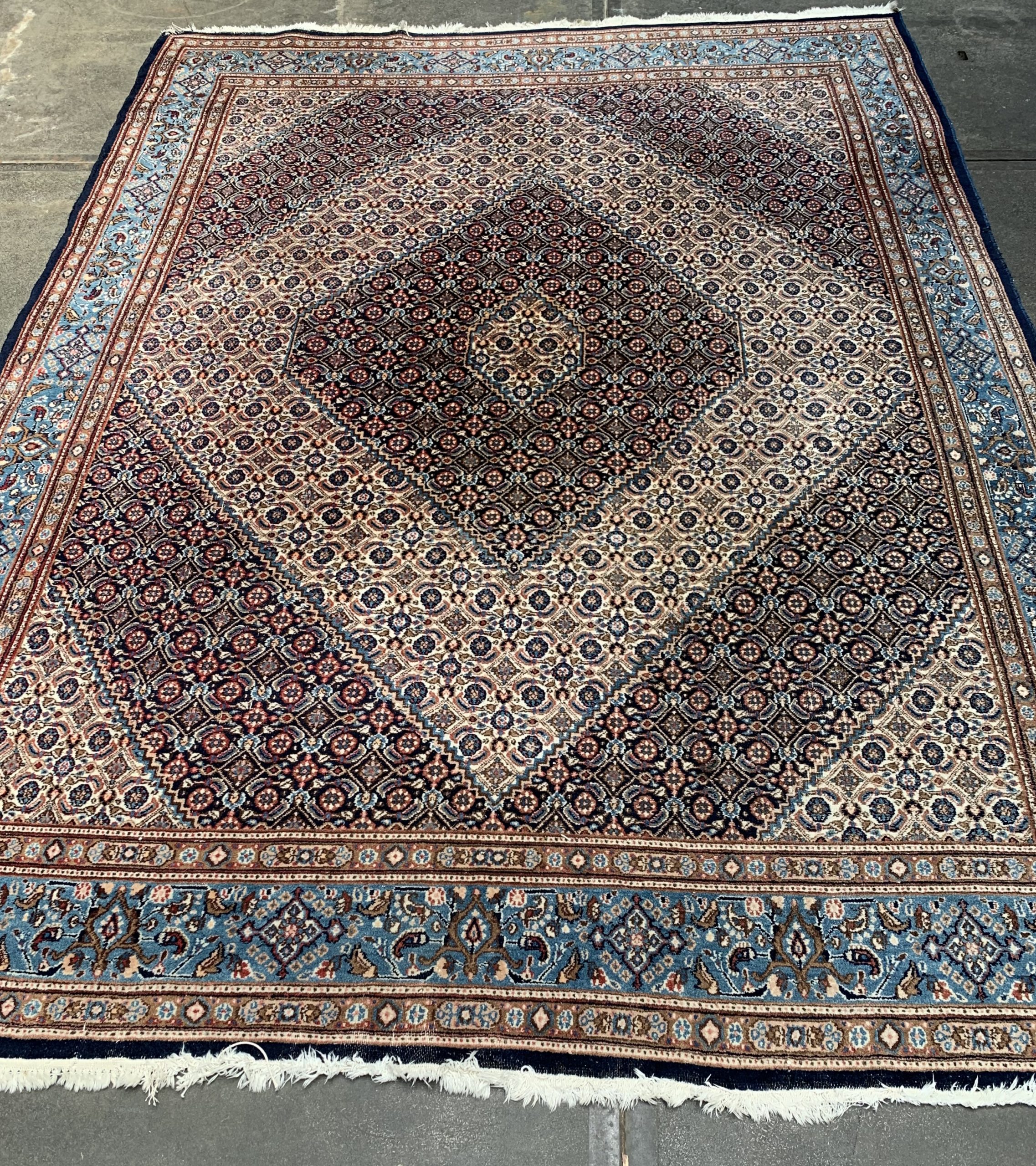 donor expositie Talloos Handgeknoopt vintage wollen Bidjar perzisch tapijt, oosters vloerkleed. -  BEAST Interiors