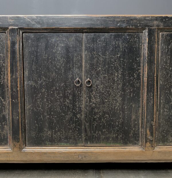 Groot antiek 6 deurs dressoir met fraaie zwarte patina
