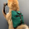 Ausgestopfter fuchs als Jäger