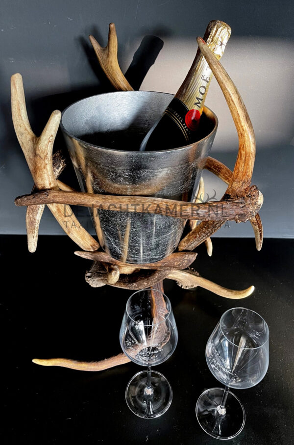 Champagne cooler made of antlers