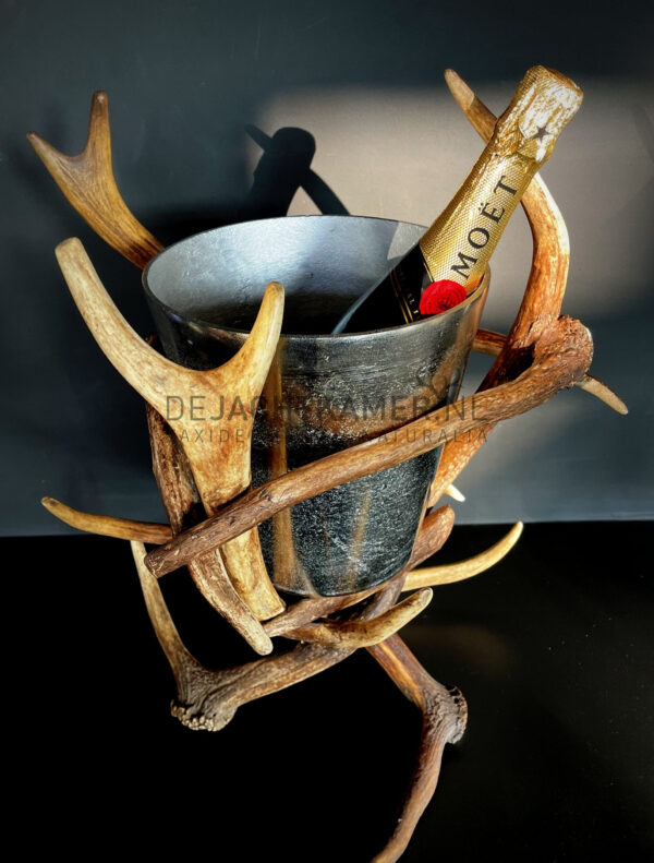 Champagne cooler made of antlers