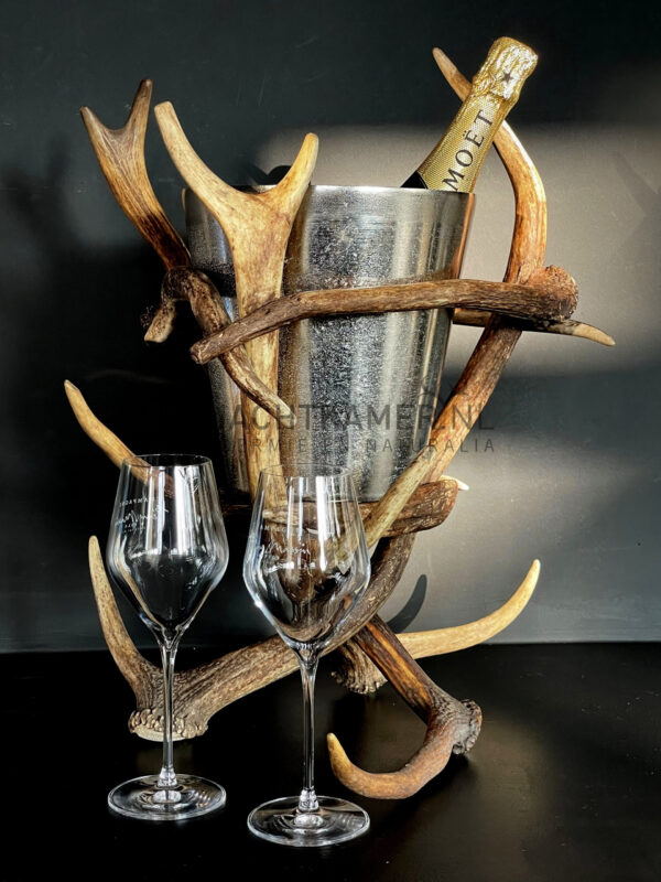 Champagne cooler made of antlers