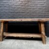 Sidetable van 200 jaar oud eiken