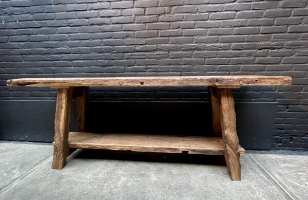 Sidetable van 200 jaar oud eiken