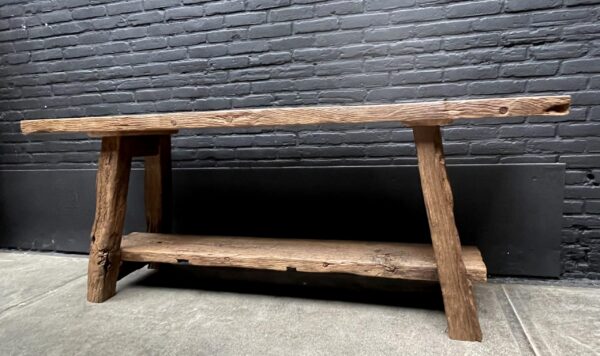 Sidetable van 200 jaar oud eiken