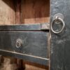 Hoog antiek dressoir met fraaie donkere patina