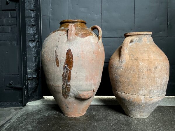Oude terracotta kruik