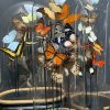 Antike ovale Kuppel, gefüllt mit einer Mischung aus bunten Schmetterlingen (Herbsttöne)