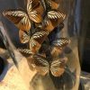 Antieke stolp met vlinders (Pareronia Tritaea)