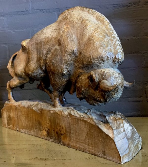 Antieke handgesneden bizons