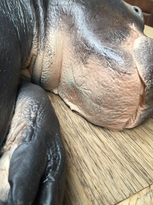 Replica van een nijlpaard kalf