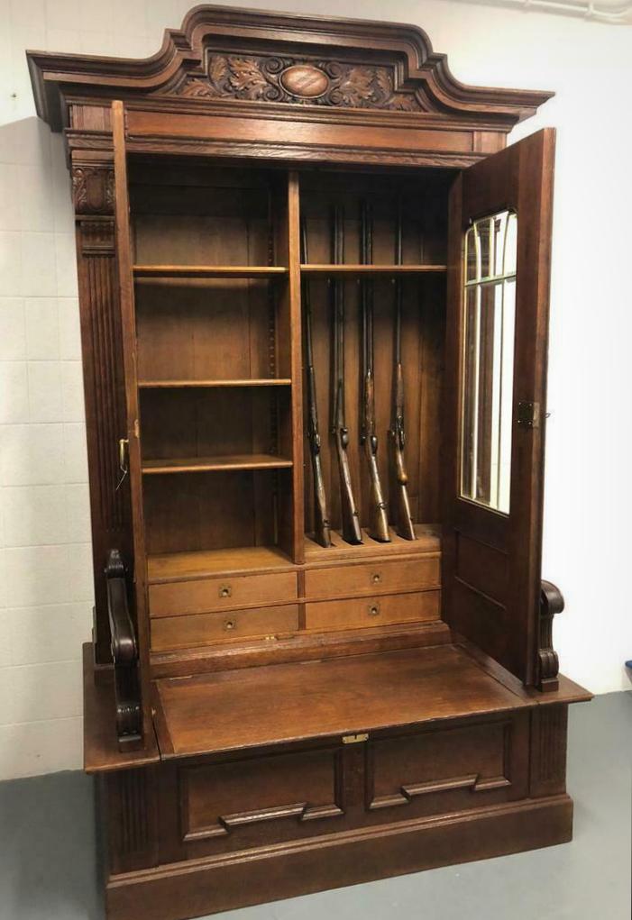 Aangenaam kennis te maken munitie capaciteit Antique oak gun cabinet - BEAST Interiors