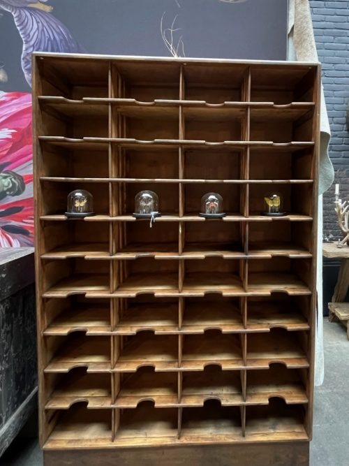 Antieke post kast