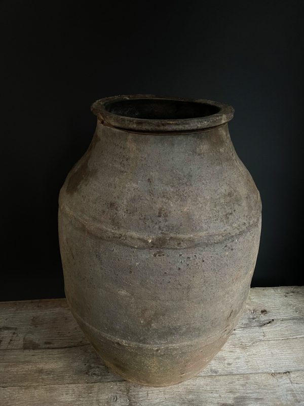 Decoratieve antieke terracotta kruik