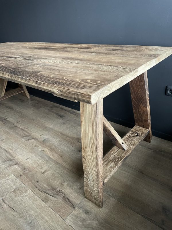 Handgemaakte tafel van 200 jaar kastanje hout