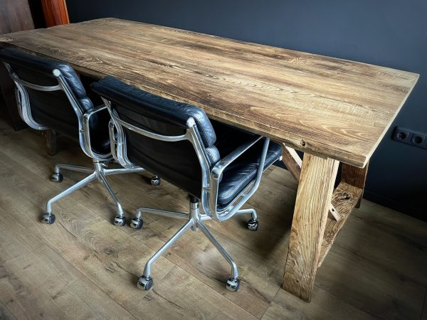 Handgemaakte tafel van 200 jaar kastanje hout