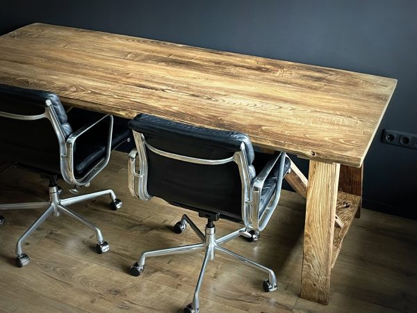 Handgemaakte tafel van 200 jaar kastanje hout