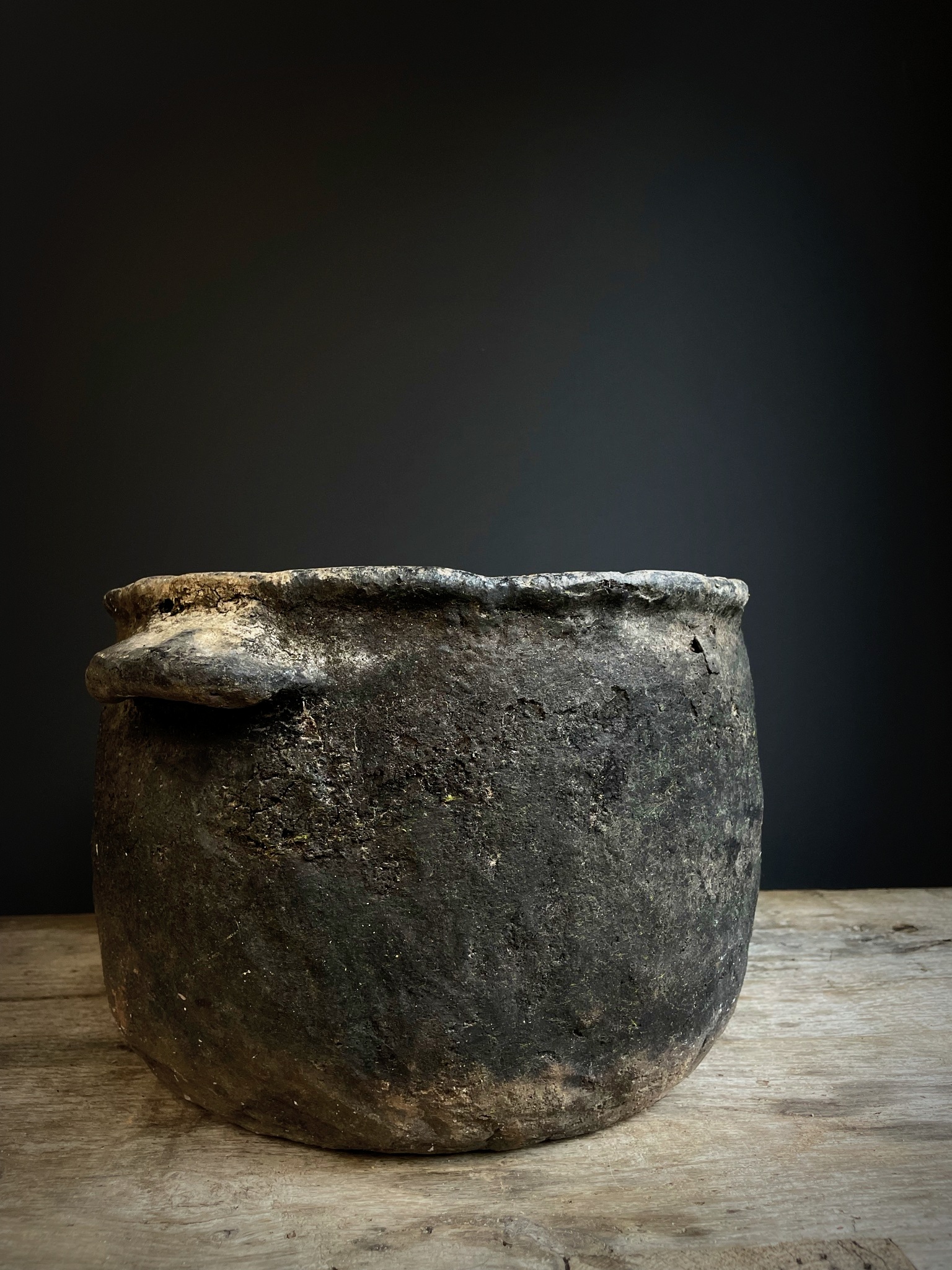 Antieke aardewerk pot - Interiors