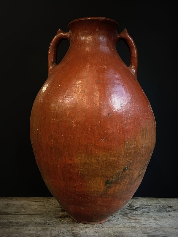 Antieke rode terracotta kruik