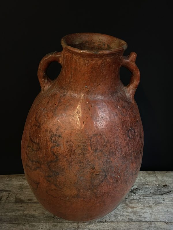 Antieke rode terracotta kruik