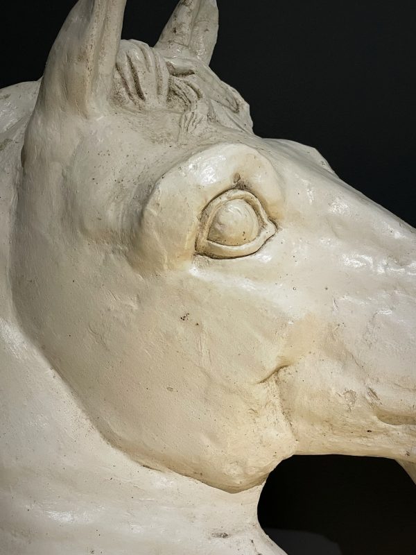 Antiek gipsen paardenhoofd