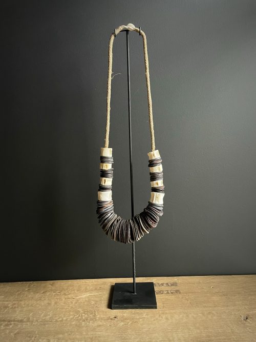 Decoratieve ketting op standaard