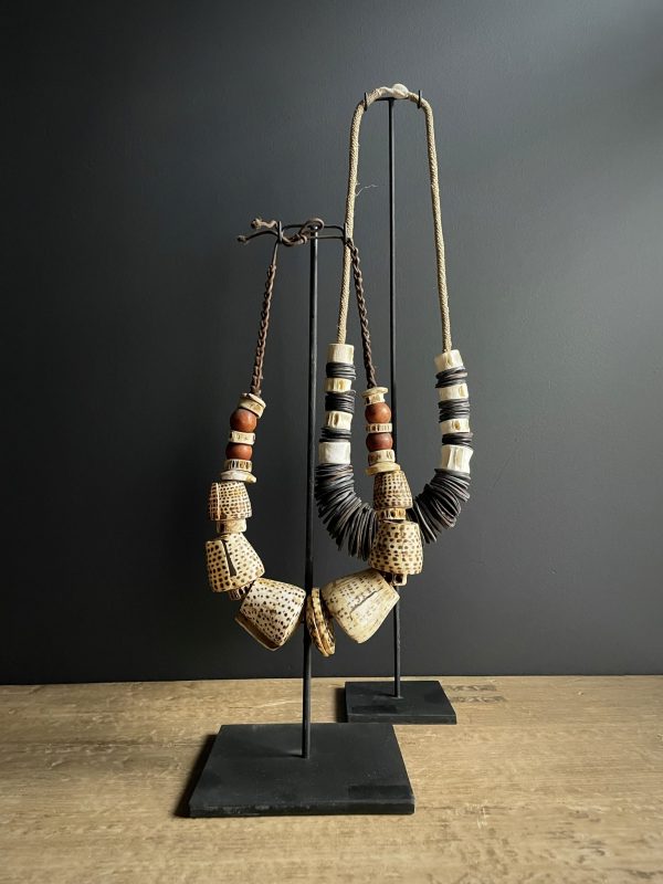 Decoratieve ketting op standaard