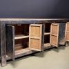 Groot antiek dressoir met fraaie zwarte patina