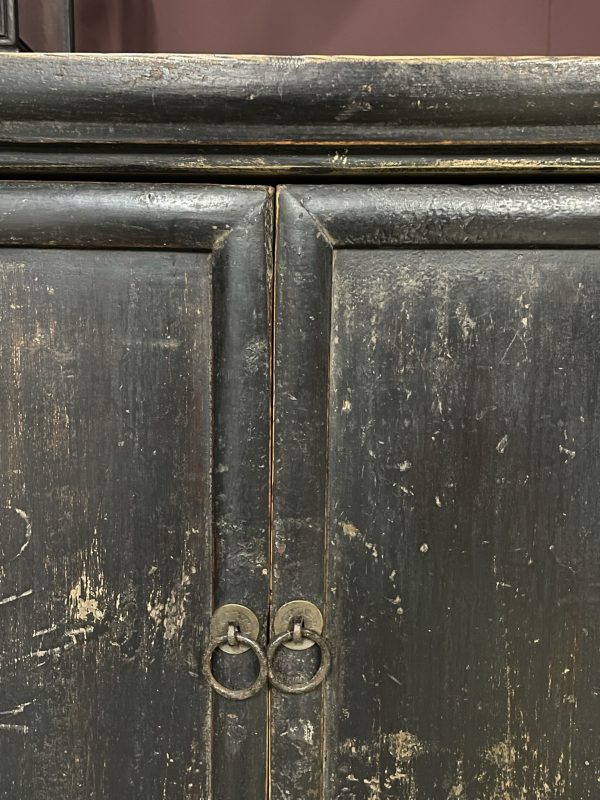 Antiek dressoir met fraaie zwarte patina