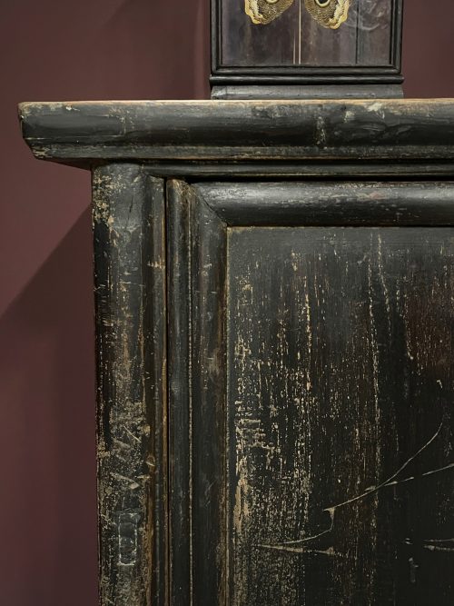 Antiek dressoir met fraaie zwarte patina