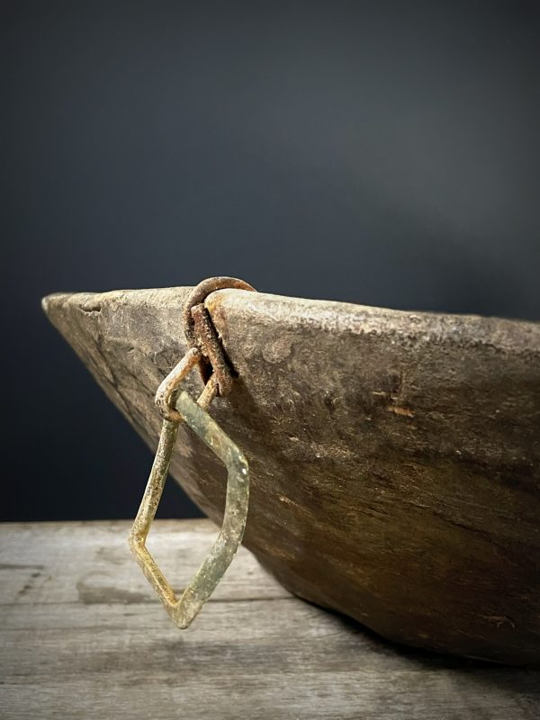 Antieke handgemaakte houten schaal