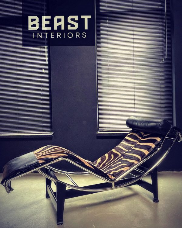 Cassina lc4 chaise lounge zebra.