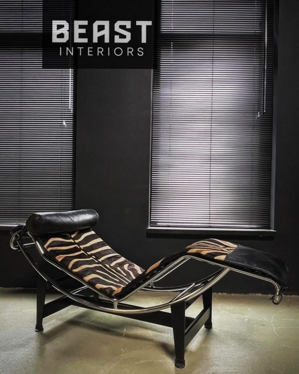 Cassina lc4 chaise lounge zebra.