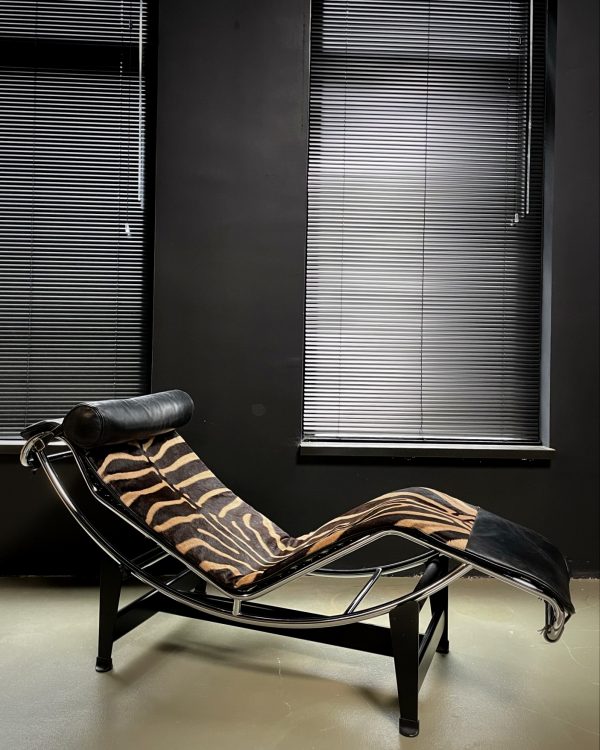 Cassina lc4 chaise lounge zebra.