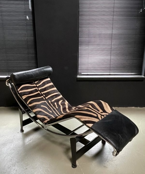 Cassina lc4 chaise lounge zebra.