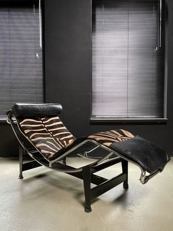 Cassina lc4 chaise lounge zebra.