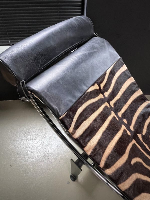 Cassina lc4 chaise lounge zebra.