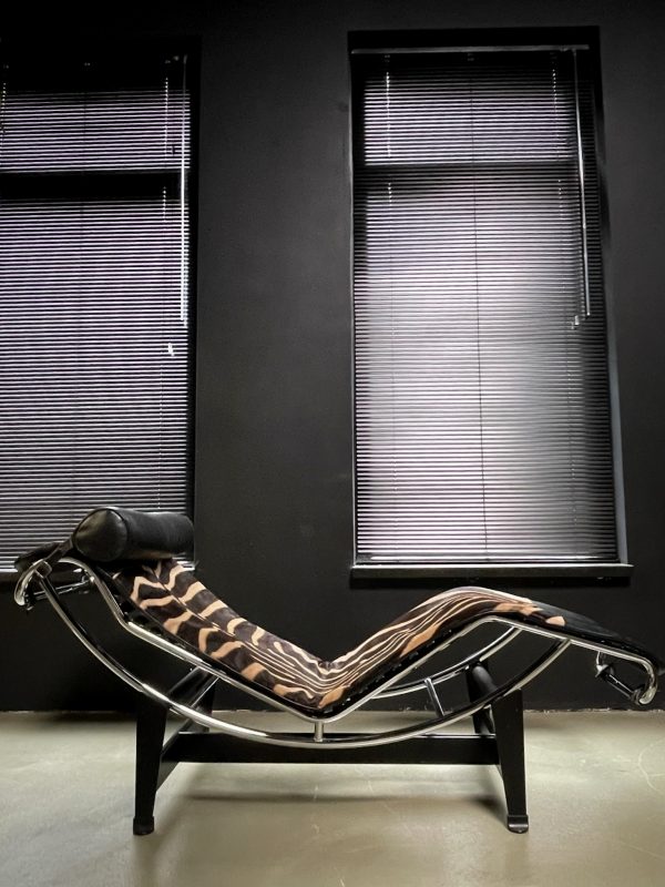 Cassina lc4 chaise lounge zebra.