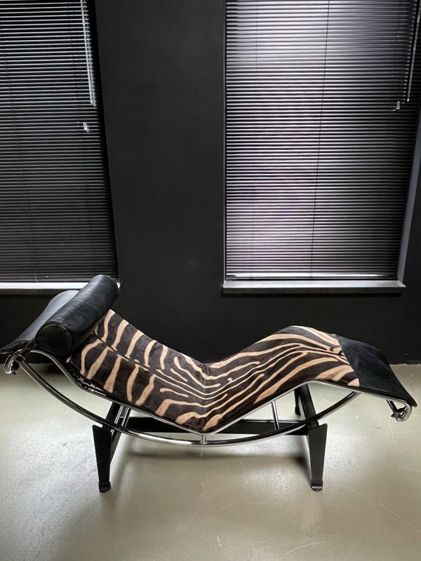 Cassina lc4 chaise lounge zebra.