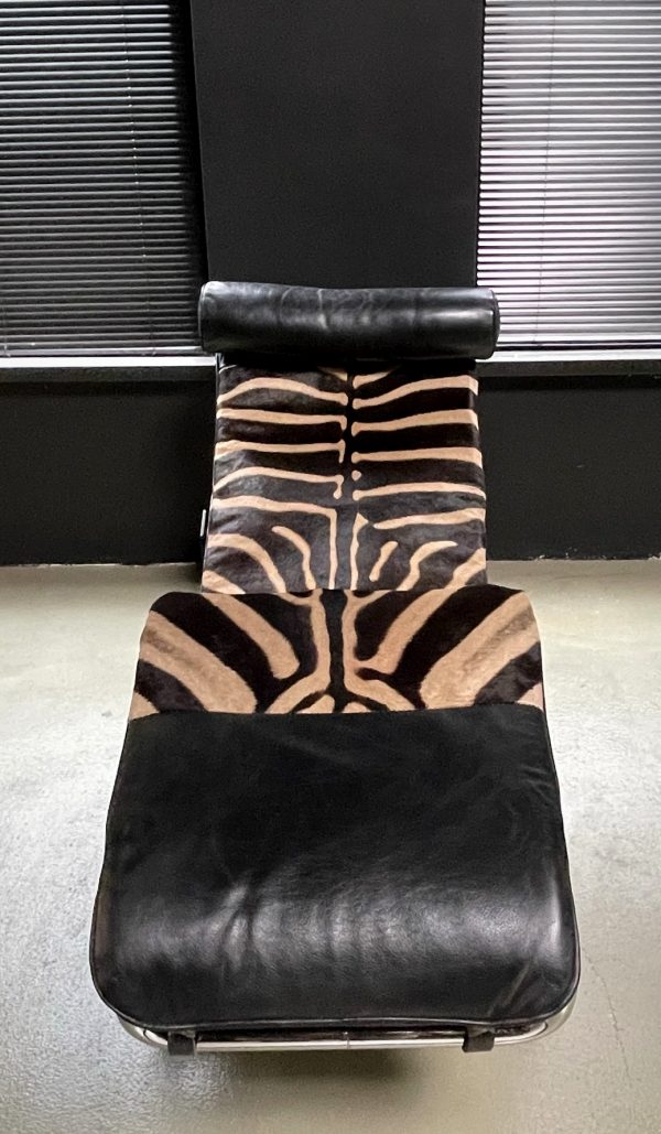 Cassina lc4 chaise lounge zebra.