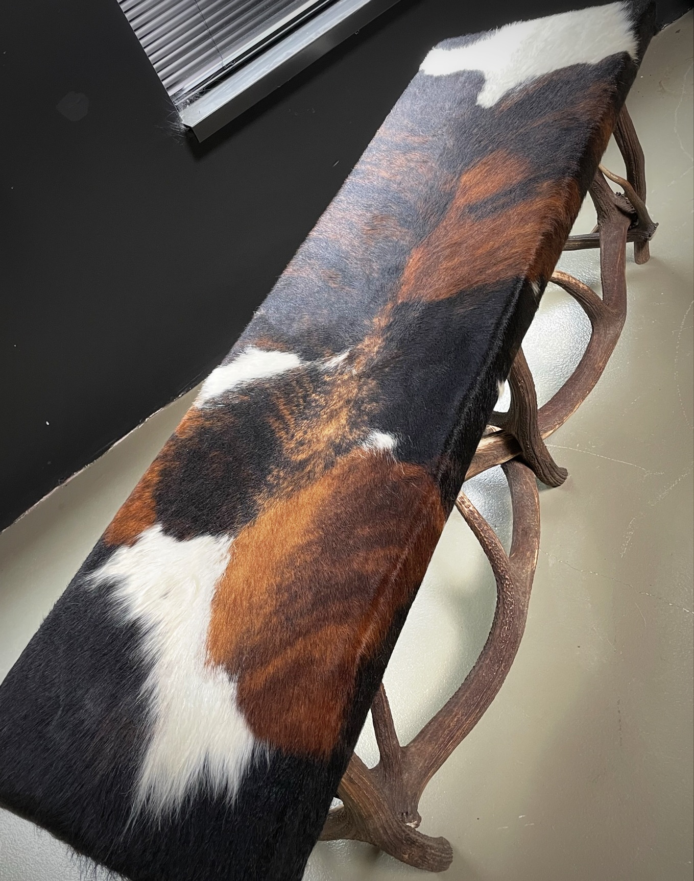 Antler bench covered with cowhide BEAST Interiors