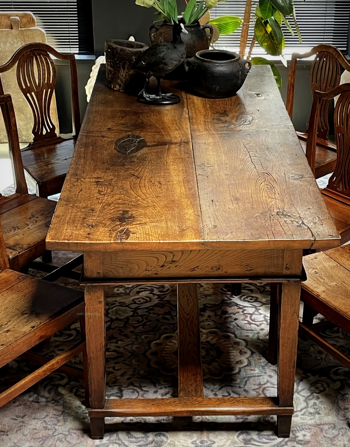 Niet doen chirurg niveau Antieke tafel met 6 stoelen - BEAST Interiors