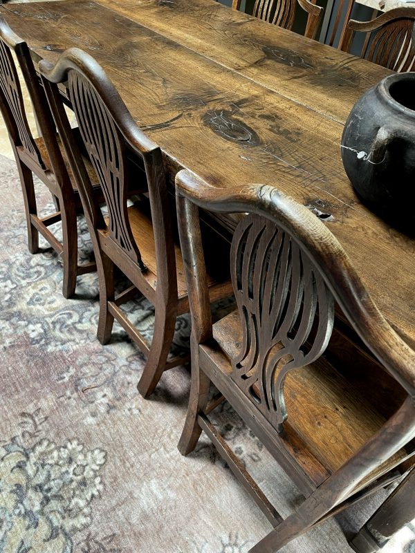 Antieke tafel met 6 stoelen