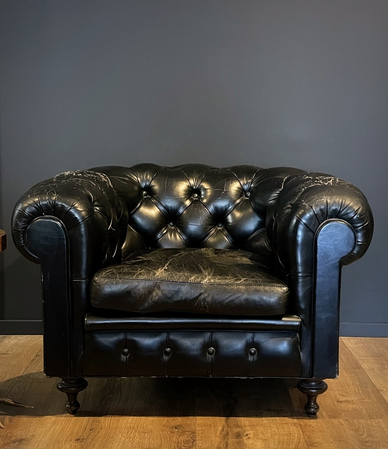 Vintage Chesterfield fauteuil BEAST Interiors