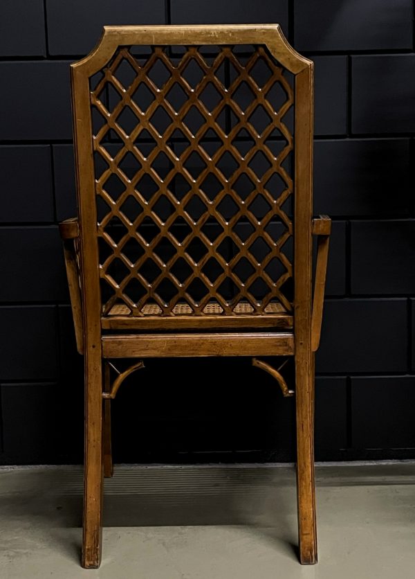 Fraaie antieke oosterse stoel
