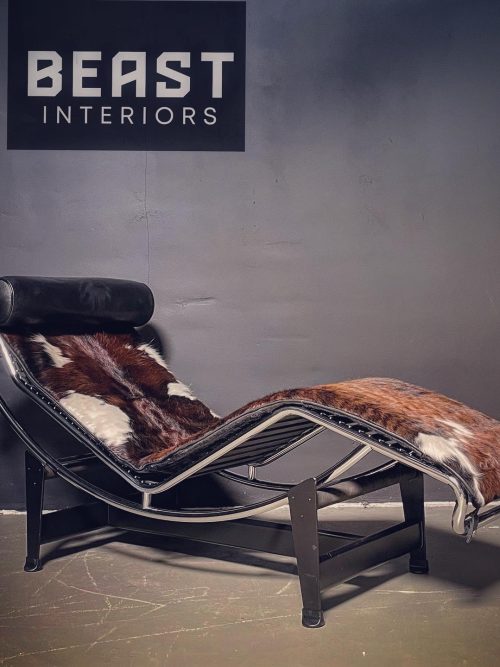 Cassina lc4 chaise lounge koehuid