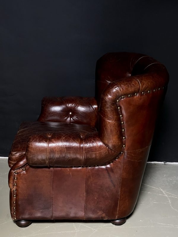Set vintage leather Chesterfield armchairs