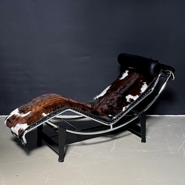 Cassina lc4 chaise lounge koehuid