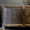 Antiek dressoir met fraaie zwarte patina.