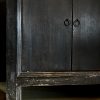 Antiek dressoir met fraaie zwarte patina.